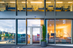 Krapf AG Referenz Regloplas AG St. Gallen Aussenansicht Eingangstüre