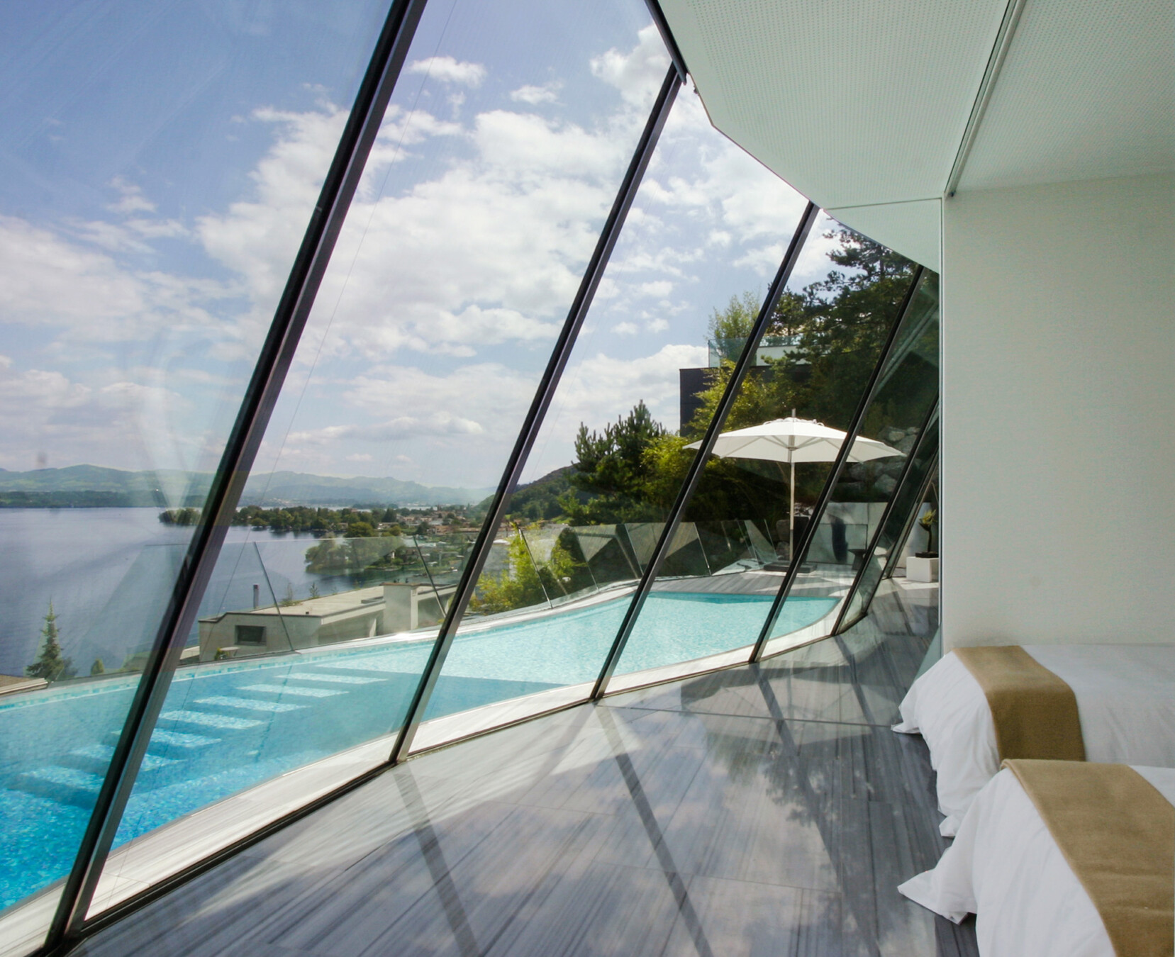 Krapf AG Referenz Terrassenhaus Am Zürichsee Aussicht Pool 3. Etage