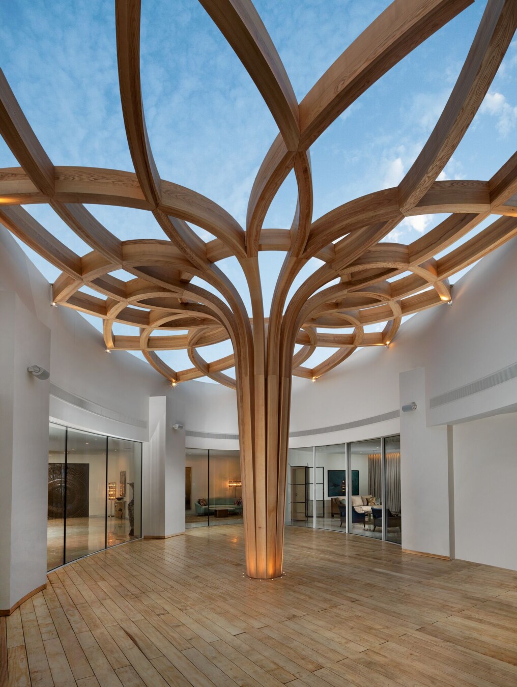 Krapf Referenz Holzskulptur Sunflower New Delhi (3)