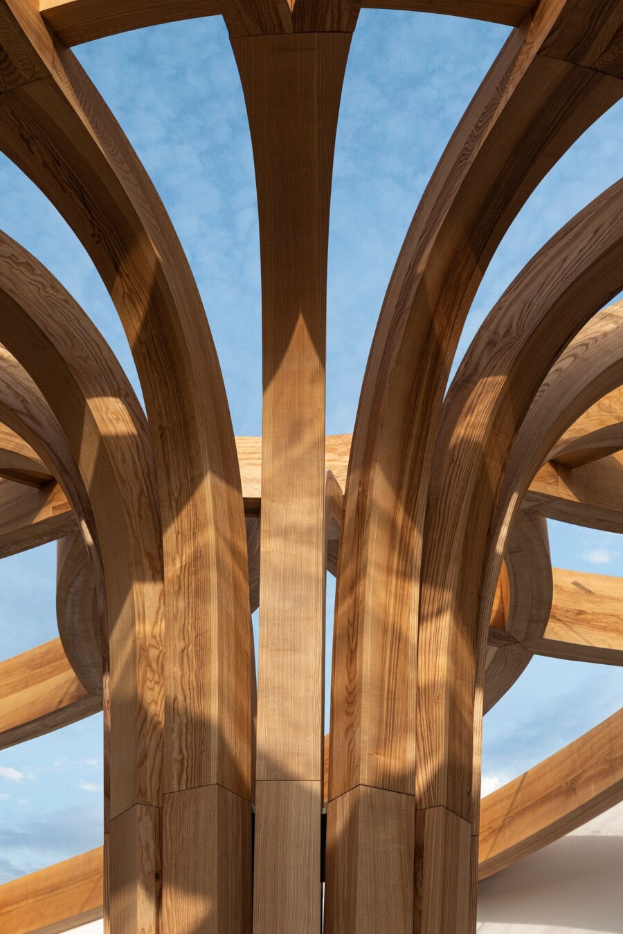 Krapf Referenz Holzskulptur Sunflower New Delhi (5)